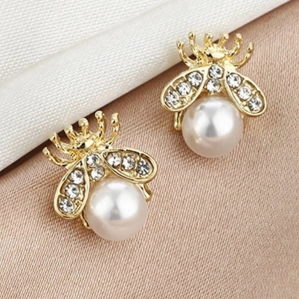 Pearl Bee Stud Earrings